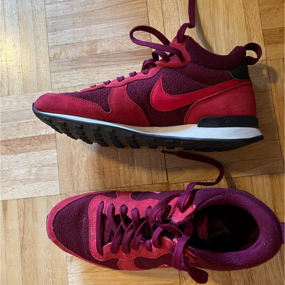 Red Nike internationalist mid sneakers